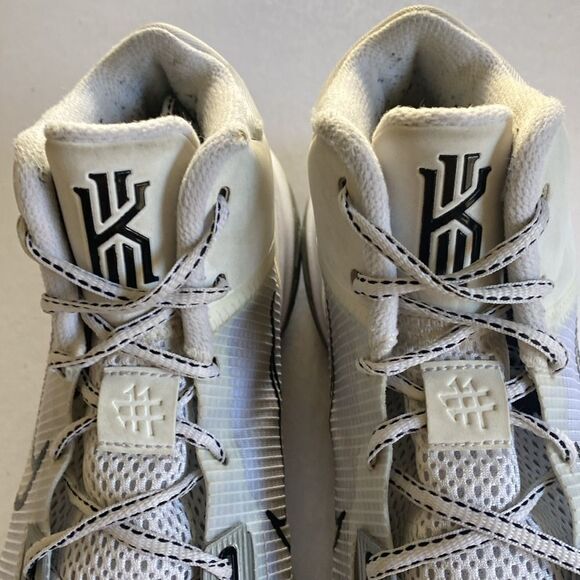 NIKE Kyrie Fly Trap 4 Men’s White/Silver Basketball Shoes Size 10 main image 7